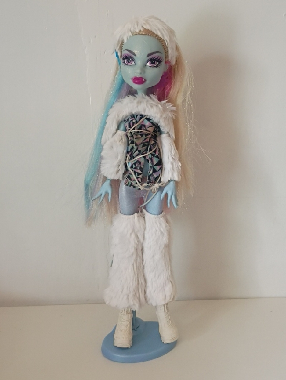 Mattel Monster High Abbey Bominable G1 Doll from the original 2011 "First Wave"